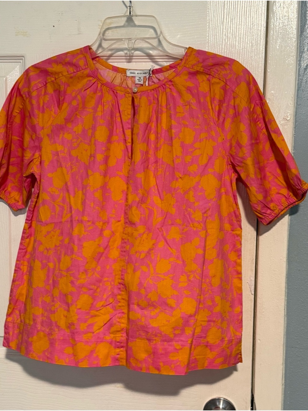 NWT Free assembly Pink and Orange Floral Short Sleeve Top size XS